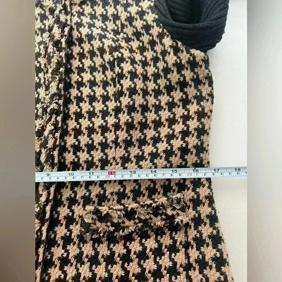 CAbi women's houndstooth tweed zip front cropped jacket
Sz 4 - Picture 16 of 16